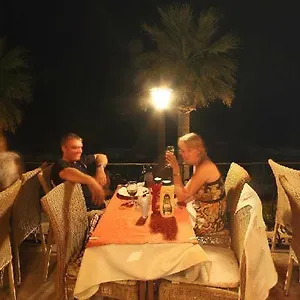 2* Oda ve Kahvaltı Rosy